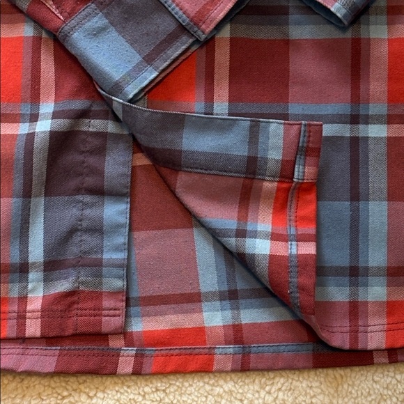 Mountain Hardwear Red & Blue Plaid Long-Sleeve Button-Down Shirt - Picture 10 of 12